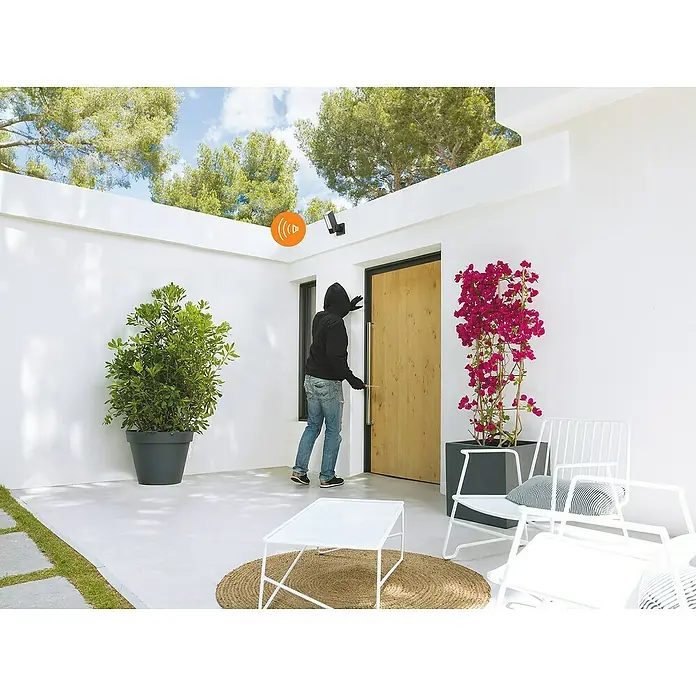 Netatmo Cámara de vigilancia con sirena - Negro, Ángulo de detección: 100 °, Alcance de detección: 15 m - Cámara de seguridad con detector de movimiento asusta a los ladrones que manipulan la puerta principal. Mantenga su hogar seguro.