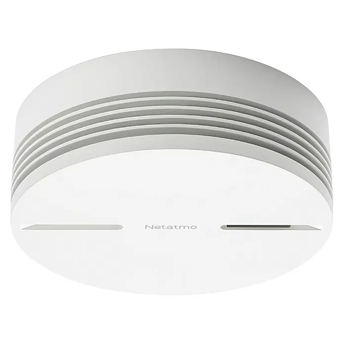 Netatmo Detector de humo inteligente - Diámetro: 11,5 cm, Duración de batería: 10 años, Señal de alarma: 85 dB - La imagen muestra un detector de humo inteligente Netatmo en blanco, un dispositivo para mejorar la seguridad del hogar mediante la detección temprana de incendios.