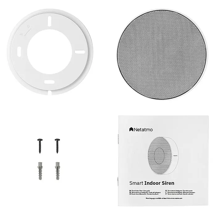 Netatmo Sirena interior - Específico para: Cámara Interior Inteligente Netatmo - La imagen muestra una sirena interior inteligente Netatmo, incluyendo material de montaje y manual de usuario sobre un fondo negro.