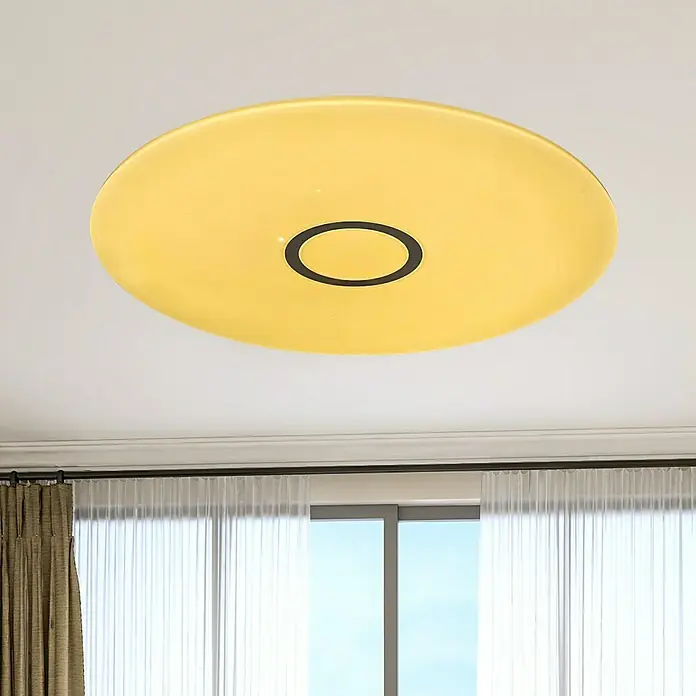 Tween Light Plafón LED redondo Skyler Star - 22 W, Ø x Al: 54 x 7 cm, Blanco, Opal, Multicolor - Una lámpara de techo redonda y amarilla con un anillo negro en el centro, montada en un techo blanco.