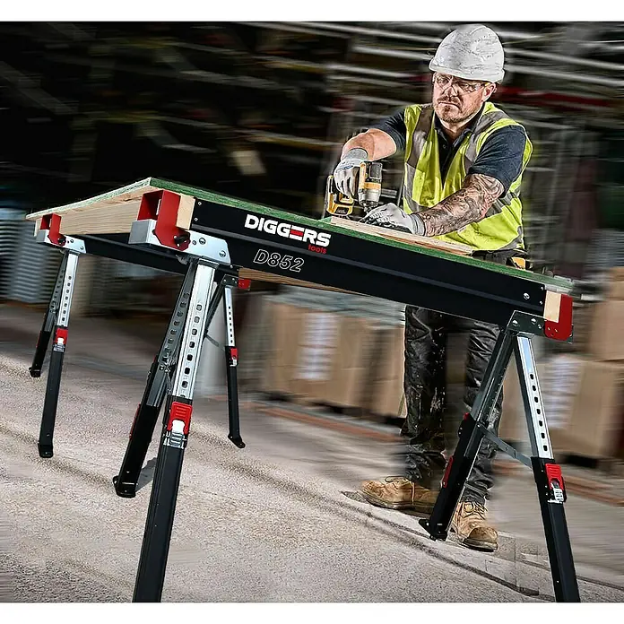 Metallsägebock DIGGERS D869 - 2 Stk., Höhenverstellbar - Der DIGGERS D852 Werkbock ist robust und vielseitig einsetzbar, ideal für Bau- und Handwerksprojekte. Sichere Arbeitsfläche für Profis.