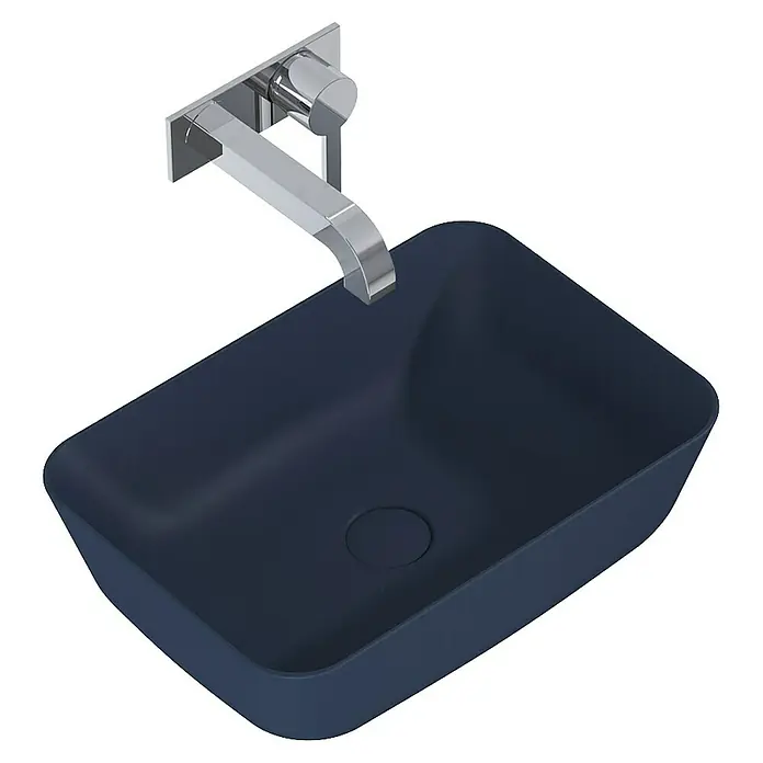 Inspira Aufsatzwaschbecken - 45,5 x 32,5 cm, Keramik, Navy Blue - Elegantes dunkelblaues Aufsatzwaschbecken mit modernem Chromwasserhahn für stilvolle Badezimmerdesigns.