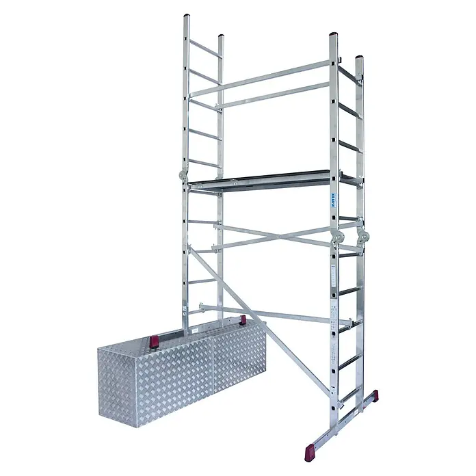 Krause Corda Gelenkgerüst - Arbeitshöhe: 4 m, Belastbarkeit Plattform: 135 kg - Ein freistehendes, mehrstufiges Gerüst aus Aluminium mit einer grauen, rautenförmigen Werkzeugkiste im unteren Bereich.