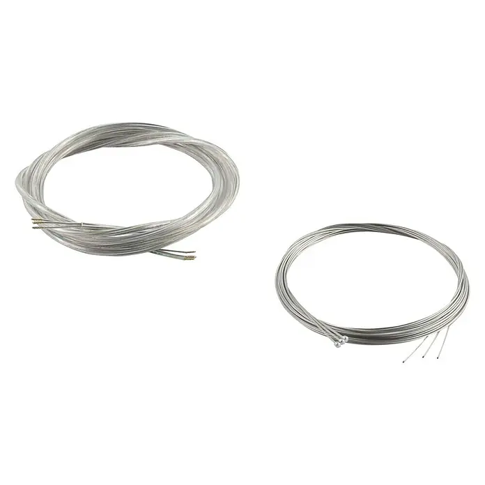 Cable metálico de extensión - Acero - Dos cables de bicicleta plateados sobre un fondo negro, ideales para reparaciones.