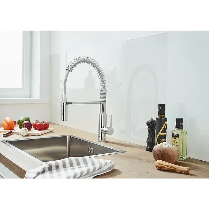 Grohe QuickFix Get Grifo de cocina profesional - Cromo, Brillante - Un moderno grifo de cocina con resorte en espiral y un diseño práctico, ideal para cualquier cocina. El grifo es un verdadero atractivo y facilita el trabajo en la cocina.