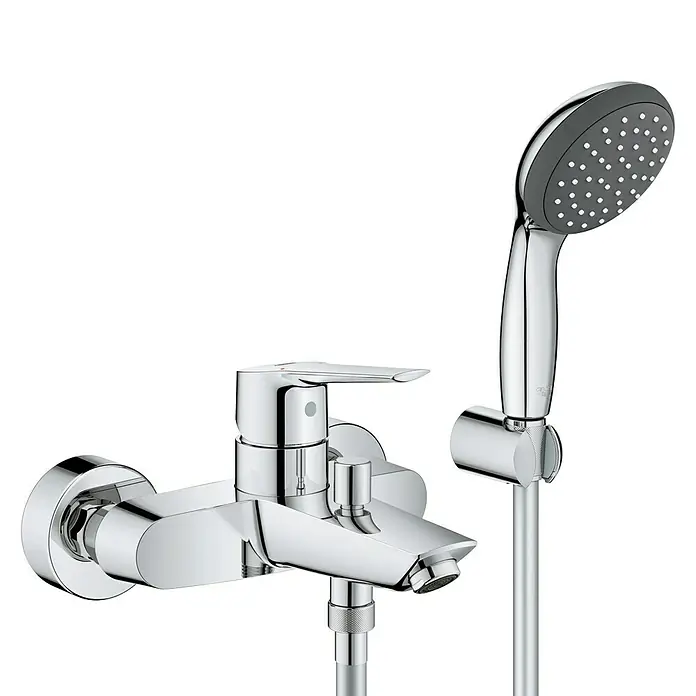 Grohe Start Grifo monomando de bañera + conjunto ducha -  - Un brillante grifo de ducha cromado con ducha de mano sobre un fondo negro.