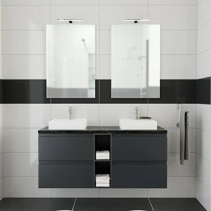 Camargue Espacio Waschtischplatte - 140 x 46 x 3,2 cm, Metallic - Doppelwaschtisch mit Unterschrank in Grau. Der Waschtisch verfügt über zwei Becken und eine Ablagefläche mit Handtüchern.
