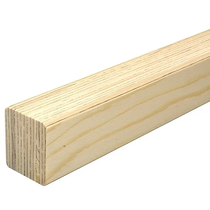 Rahmenholz WoodPro -  - Nahaufnahme eines hellen Holzstücks mit sichtbarer Maserung und einer quadratischen Form. Perfekt für Bauprojekte.