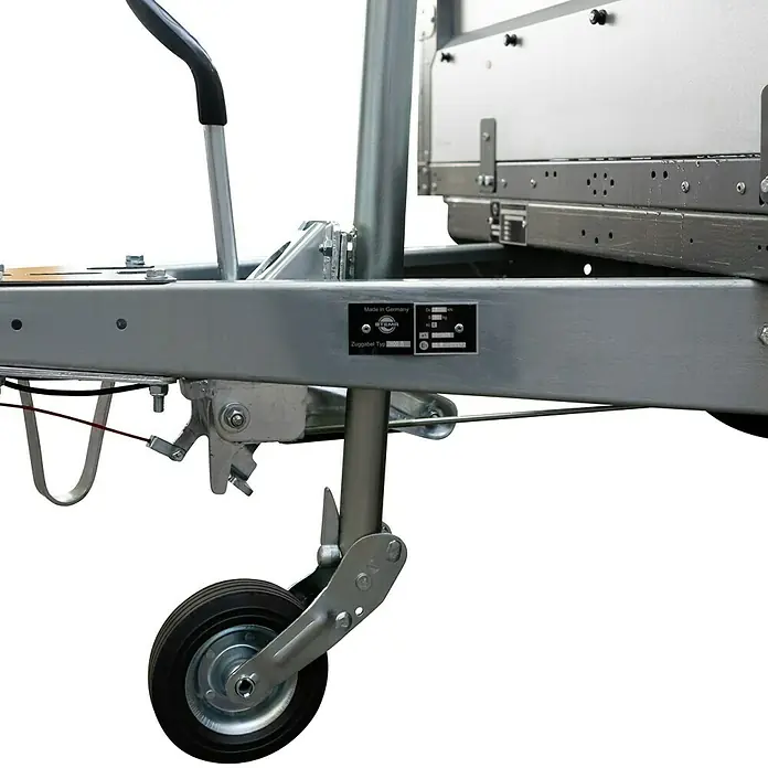 Stema Anhänger BASIC SH 2000-25-13.2 - Nutzlast: 1.642 kg, Doppelachser, Kasteninnenmaß: 251 x 128 x 35 cm, Gebremst - Detailansicht eines Stema Anhängers mit montiertem Stützrad, ideal für einfaches Rangieren. Robuste Bauweise und hohe Funktionalität.