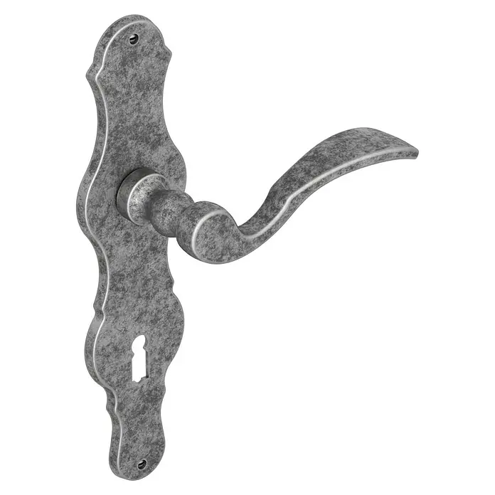 Diamond Doors Classic Drückergarnitur Classic Florida - Sonstiges, Buntbart - Nahaufnahme eines detailreichen, silberfarbenen Türgriffs mit antiker Optik vor schwarzem Hintergrund.