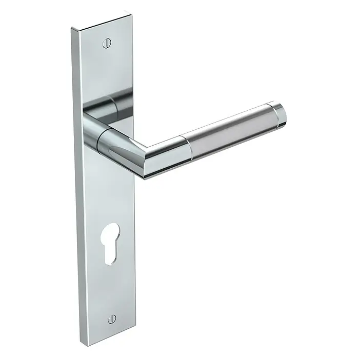 Diamond Doors Creative Drückergarnitur Louisiana - Stärke Tür: 38 mm - 45 mm, Edelstahl, L-Form, Profilzylinder - Diese Aufnahme zeigt eine glänzende Chromtürgarnitur mit einem eleganten, geradlinigen Design, das Modernität ausstrahlt.