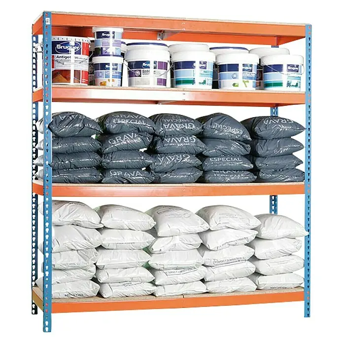 Simonrack Simonforte Schwerlastregal Simonforte Chipboard - H x B x T: 200 x 210 x 60 cm, Traglast pro Boden: 500 kg, Anzahl Böden: 4 Stk., Stecken, Blau/Orange - Regal mit Farbeimern und Säcken mit Zement oder ähnlichem Material.