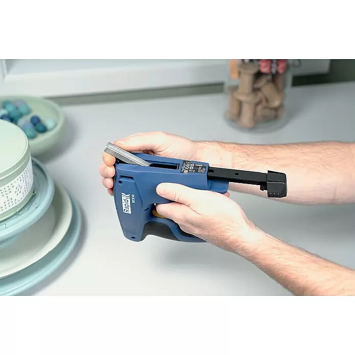 Rapid Akku-Tacker BTX10 - 3,6 V, Klammertiefe: 4 mm - 10 mm - Anwendungsbeispiel