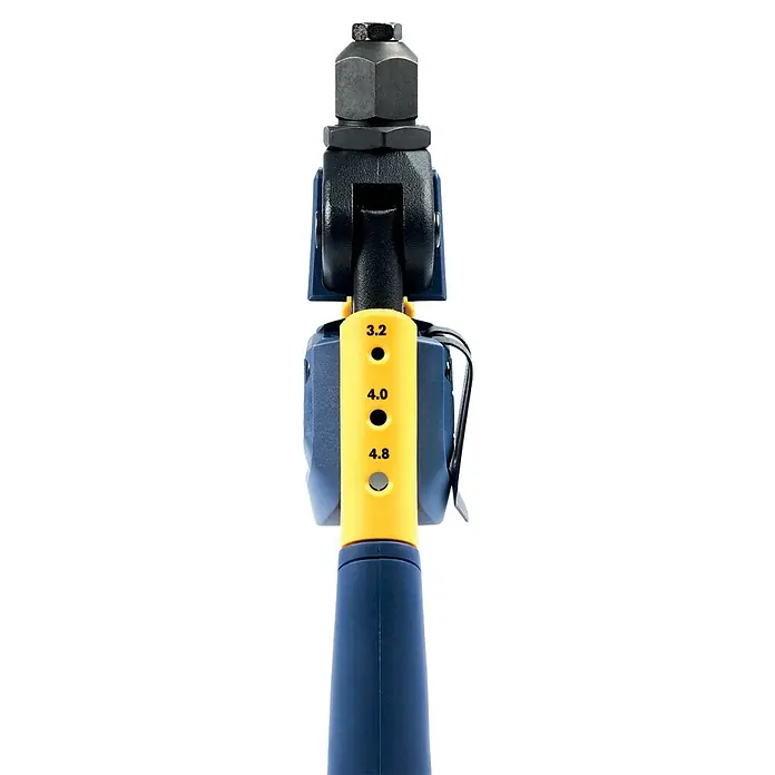 Rapid Blindnietzange RP100 Multi - Passend für: Blindniete von 3,2 bis 4,8 mm - Nahaufnahme einer Nietzange mit blauem Griff und gelbem Einstellbereich für verschiedene Nietgrößen.