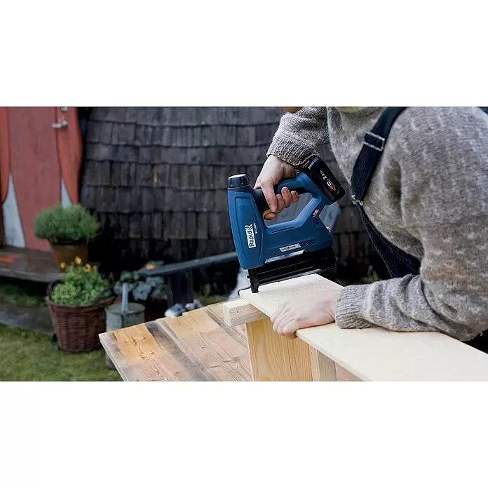 Rapid Power for All 18V Akku-Tacker BTX606 - 18 V, Ohne Akku, Klammertiefe: 12 mm - 25 mm - Anwendungsbeispiel