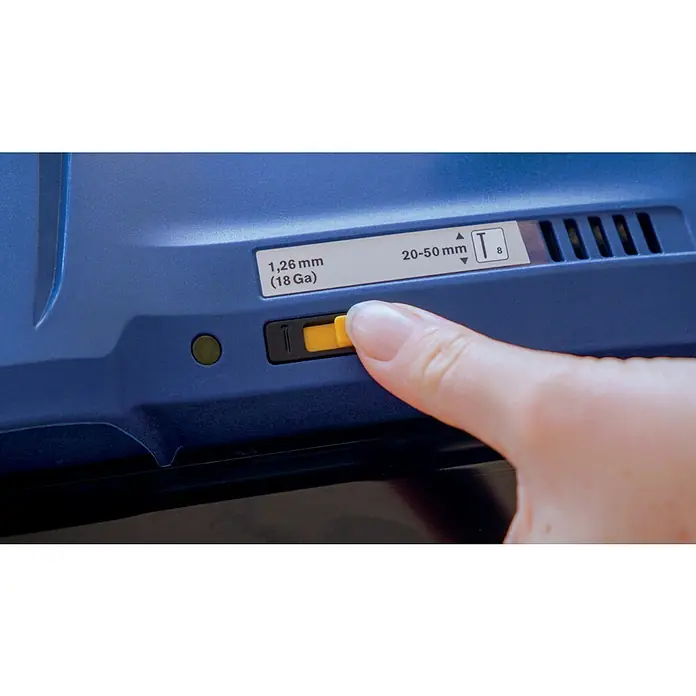 Rapid Power for All 18V Akku-Nagler BNX50 - 18 V, Ohne Akku, Länge Nagel: 20 mm - 50 mm - Detailaufnahme einer medizinischen Geräteeinstellung, bei der ein gelber Knopf an einem blauen Gerät gedrückt wird.