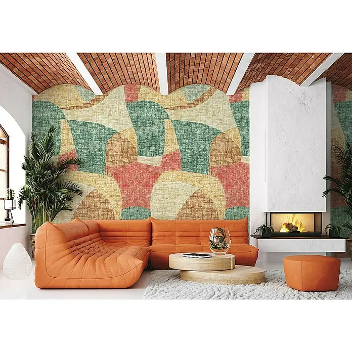 Marburg Smart Art Gallery Fototapete - B x H: 2,12 x 3,4 m, Vlies, Beige-Grün - Elegantes Wohnzimmer mit einem orangefarbenen Sofa, einem modernen Kamin und einer stilvollen Dekoration für ein gemütliches Ambiente.