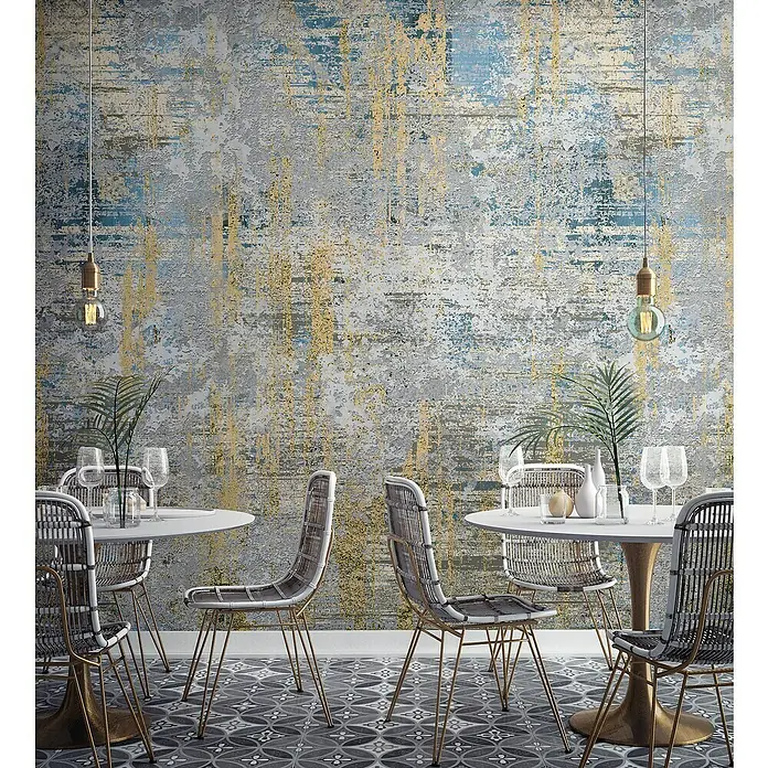 Marburg Smart Art Gallery Fototapete Shabby Uni - B x H: 2,12 x 2,7 m, Vlies, Grau-Gelb - Modernes Restaurant mit stilvollen Stühlen und Tischen vor einer kunstvollen Wand.