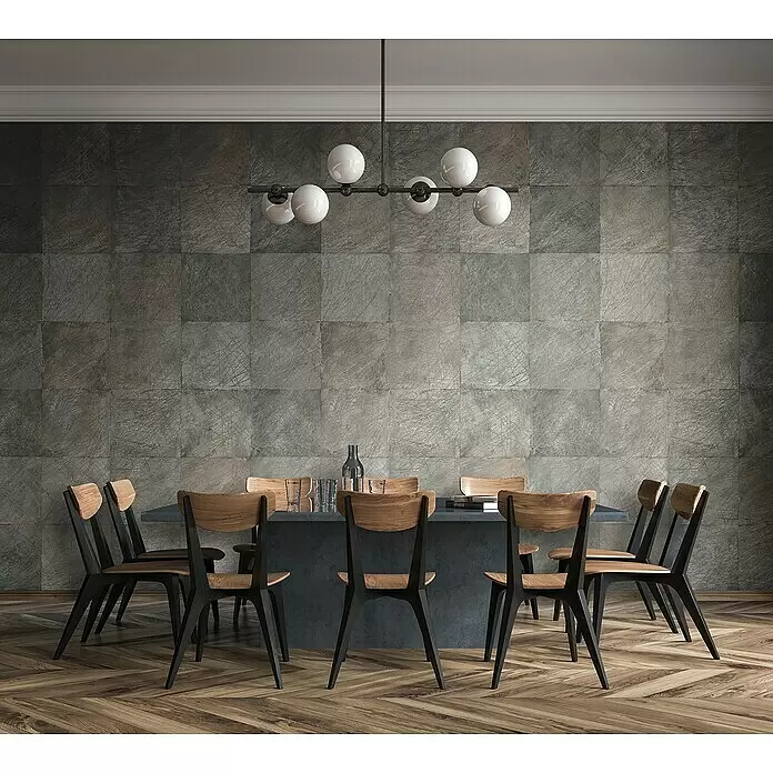 Marburg Smart Art Gallery Fototapete Quadrate - B x H: 2,12 x 3,4 m, Vlies - Modernes Esszimmer mit dunkelgrauem Esstisch und Holzstühlen auf Fischgrätparkett, beleuchtet von einem modernen Kugelleuchter.