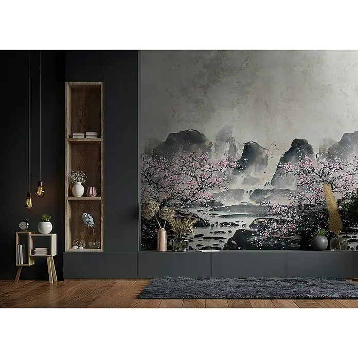 Marburg Smart Art Gallery Fototapete Kirschblüten - B x H: 2,12 x 3,4 m, Vlies - Elegantes Wohnzimmer mit dunklen Akzenten und einer Wandgestaltung mit asiatischem Flair, ergänzt durch stilvolle Möbel und Beleuchtung.