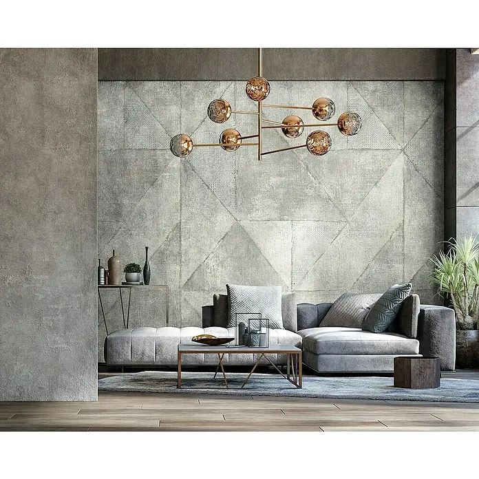 Marburg Smart Art Gallery Fototapete Dreiecke - B x H: 2,12 x 2,7 m, Vlies - Elegante Wohnzimmergestaltung mit grauem Sofa, modernem Kronleuchter und stilvollen Dekorationselementen für ein luxuriöses Ambiente.