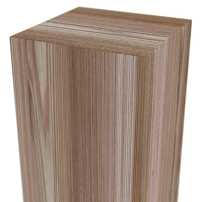 T & J Pfosten - 110 cm, Passend für: Serie Lolland und Jütland, Braun - Nahaufnahme eines Holzklotzes mit feiner Maserung, ideal als dekoratives Element oder für Bastelprojekte. Die natürliche Holzstruktur ist deutlich sichtbar.