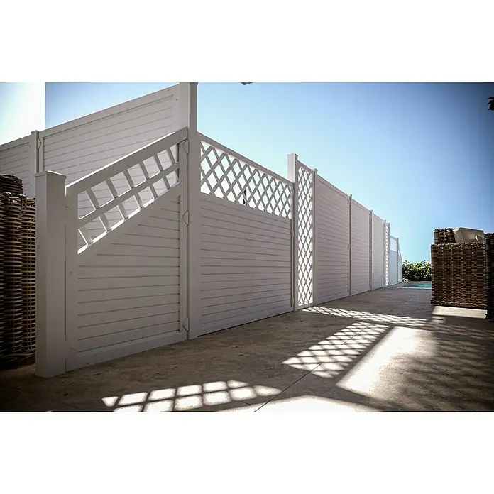 T & J Lightline Sichtschutz-Rankgitter - 60 x 180 cm, Kunststoff, Weiß - Weiße Gartenzaun mit Rautenmuster, die eine stilvolle Privatsphäre schafft und das natürliche Licht auf der Terrasse angenehm filtert.