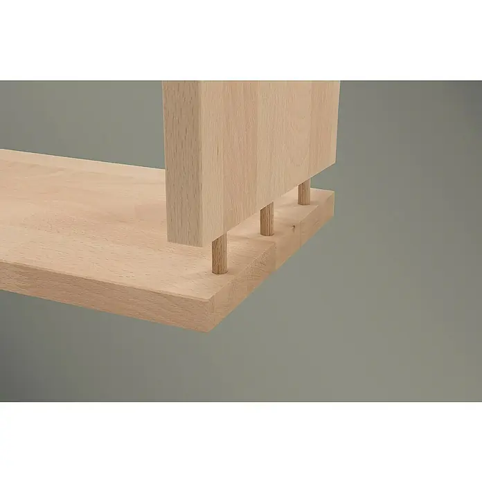 Wolfcraft Holzdübel - Ø x L: 10 x 40 mm, 40 Stk. - Nahaufnahme einer Holzkonstruktion, die eine glatte Holzplatte und eine vertikale Stütze zeigt, die mit Holzdübeln verbunden sind.