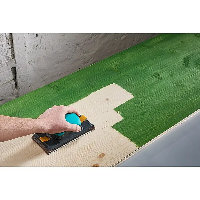 Wolfcraft Schleifpapier - Breite: 93 mm, Körnung: 80 - Schleifen einer grün gestrichenen Holzoberfläche mit einem Handschleifer, um das Holz freizulegen. Werkzeug für Holzbearbeitungsprojekte.