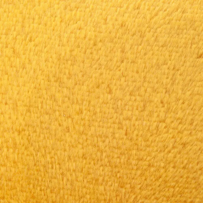 Decke Bruno - Golden Glow, 200 x 150 cm, 100 % Polyester - Nahaufnahme eines weichen, goldgelben Stoffes, ideal für Textilien oder Deko-Elemente, die Wärme und Komfort ausstrahlen.