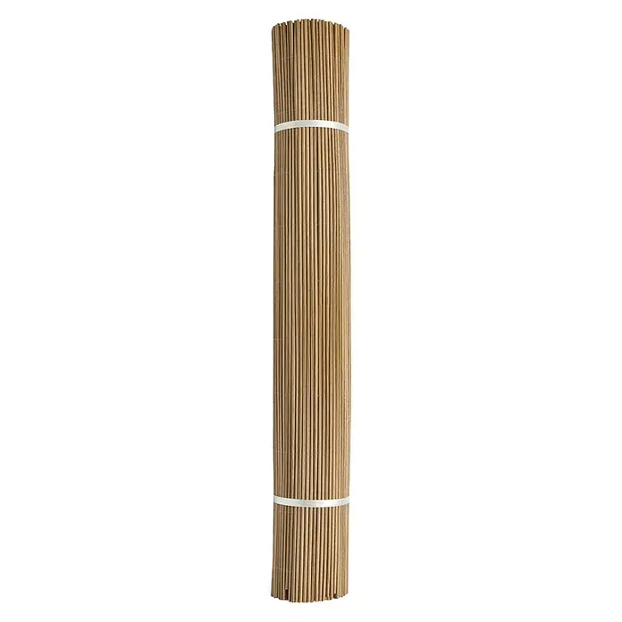 Nortene Ocultación de mimbre Fency Wick - L x Al: 3 x 1 m, Plástico, Marrón - Primer plano de un haz de palos de bambú naturales unidos con dos bandas blancas, ideal para proyectos de artesanía y decoración.