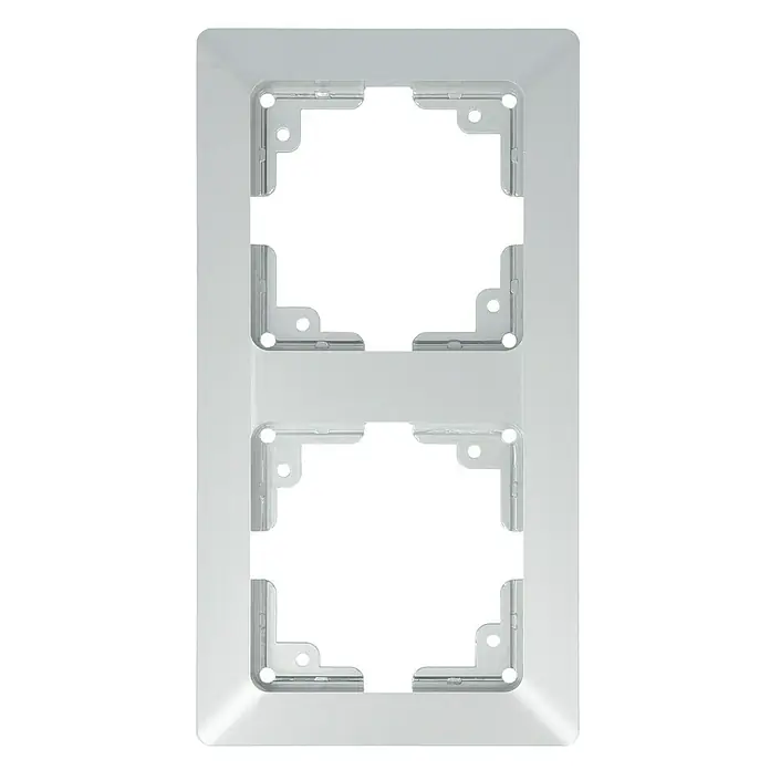 Voltomat VEGA Abdeckrahmen - Silber, 2-fach, Kunststoff - Nahaufnahme einer doppelten, rechteckigen, weißen Steckdosenblende für zwei Geräteeinsätze.