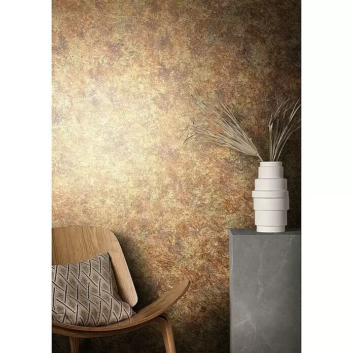 Marburg Natural Opulence Vliestapete Struktur I - Gold, Betonoptik, 10,05 x 0,7 m - Strukturierte Tapete in rostigen Gold- und Brauntönen, die einen industriellen oder gealterten Metalleffekt erzeugt.