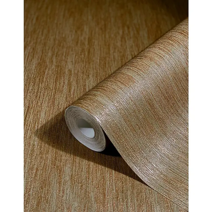 Marburg Natural Opulence Vliestapete - Braun, Streifen, 10,05 x 0,7 m - Nahaufnahme einer Rolle goldfarbener, strukturierter Tapete mit subtilem Glanz.