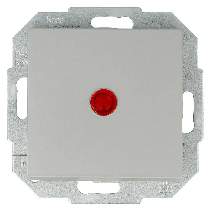 Kontrollschalter - Silber, Kunststoff, 10 A - Nahaufnahme eines Kopp-Lichtschalters mit roter Anzeigeleuchte, eingebettet in einer robusten, metallischen Montageplatte.