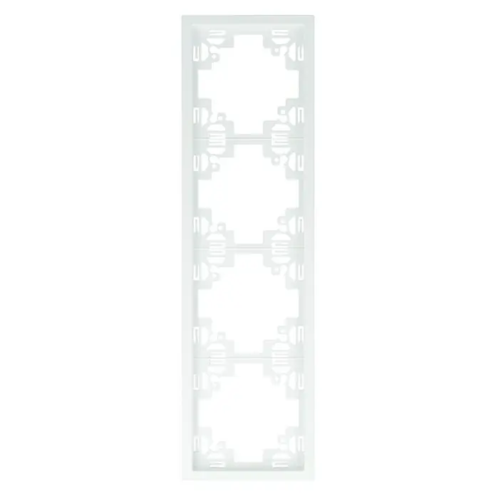 Voltomat Lena Abdeckrahmen - Polarweiß, 4-fach, Kunststoff - Nahaufnahme einer weißen Berker-Zentralscheibe mit einem filigranen, durchbrochenen Design, ideal für moderne Lichtschalter.