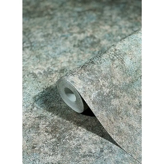 Marburg Natural Opulence Vliestapete Struktur I - Grau-Grün, Betonoptik, 10,05 x 0,7 m - Nahaufnahme einer Rolle grauer und blauer Betontapete, die auf einer ebenen Fläche mit ähnlichem Muster liegt.