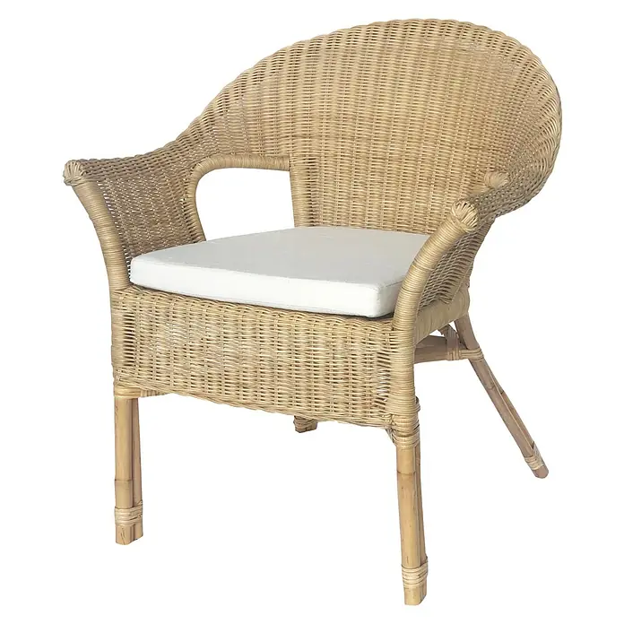 Sillón de jardín Valeria - An x Pr x Al: 55 x 69 x 80 cm, Natural, Ratán natural - Esta silla de mimbre con reposabrazos y cojín blanco es acogedora y elegante. Ofrece confort y belleza natural para cualquier espacio.