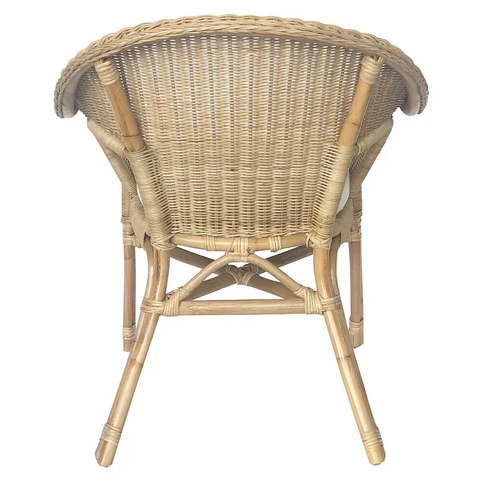 Sillón de jardín Valeria - An x Pr x Al: 55 x 69 x 80 cm, Natural, Ratán natural - Primer plano de una silla de mimbre con estructura de caña, resaltando la textura natural y la artesanía del mueble.