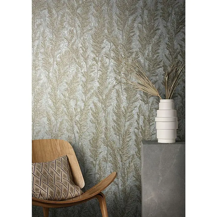 Marburg Natural Opulence Vliestapete Weiche Gräser - Beige, Floral, 10,05 x 0,7 m - Ein stilvolles Interieur mit einer Wandtapete mit Pflanzenmuster, die eine natürliche und beruhigende Atmosphäre schafft.