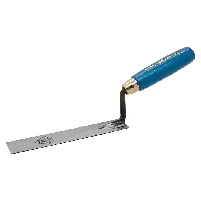 Jung Henkelmann Berliner-Stecherkelle - 30 mm, Qualitätsstahl gehärtet - Maurerkelle mit blauem Griff. Das Werkzeug ist für Maurerarbeiten konzipiert und hat eine Metallklinge.