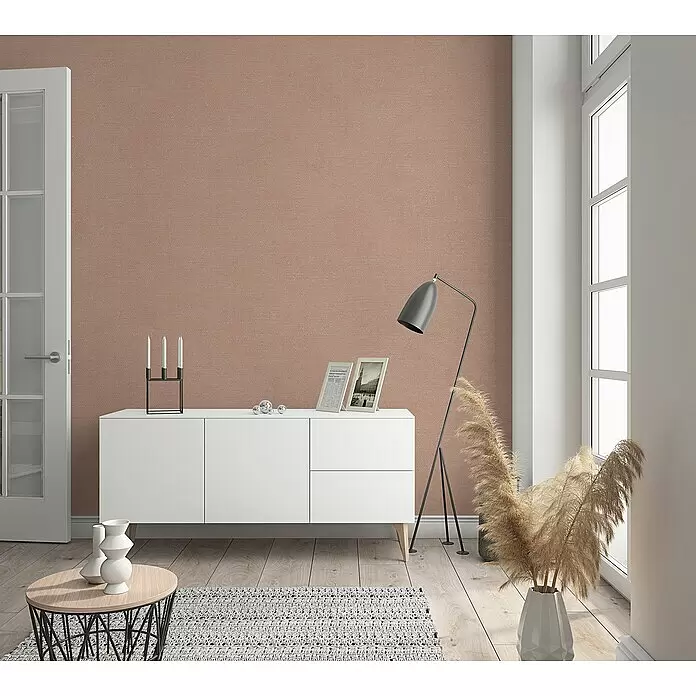 Marburg Shades Vliestapete - Braun, Uni, 10,05 x 0,53 m - Strukturierte, rostbraune Tapete an einer Zimmerwand.