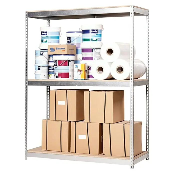 Simonrack Simonforte Schwerlastregal Simonforte Chipboard - H x B x T: 200 x 150 x 75 cm, Traglast pro Boden: 600 kg, Anzahl Böden: 3 Stk., Stecken, Silber - Aufnahme eines Regals voller Farbdosen, Kartons und Folienrollen. Die Regale sind mit verschiedenen Artikeln befüllt.