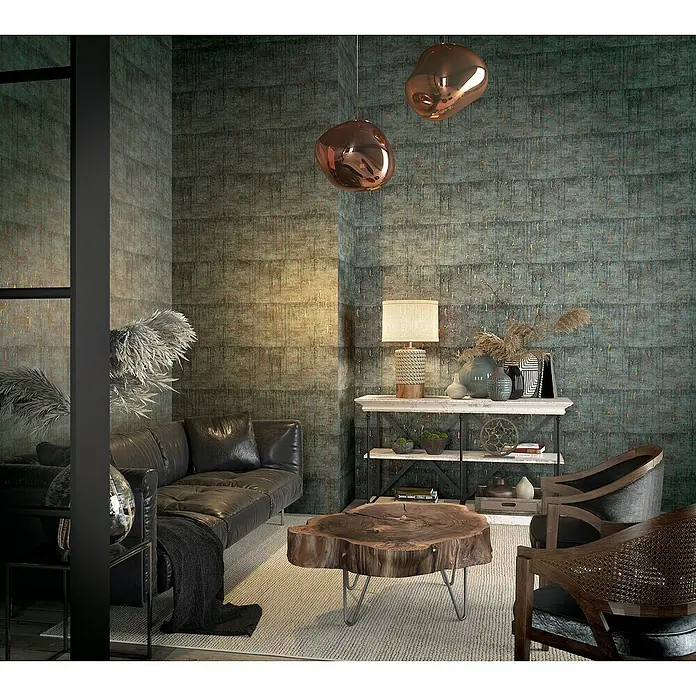 Marburg Natural Opulence Vliestapete - Anthrazit, Betonoptik, 10,05 x 0,7 m - Wohnzimmer mit modernem Akzent: Ledergarnitur, Holztisch, Dekoleuchten, Regal und zwei Sessel vor strukturierter Wand für ein stilvolles Ambiente.