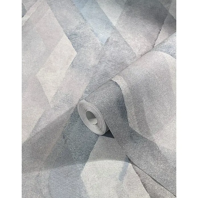 Marburg Shades Vliestapete - Blau-Weiß, Grafisch, 10,05 x 0,53 m - Eine Nahaufnahme einer Rolle grauer Vliestapete mit einem geometrischen, leicht verwaschenen Muster, ideal für moderne Innenräume.