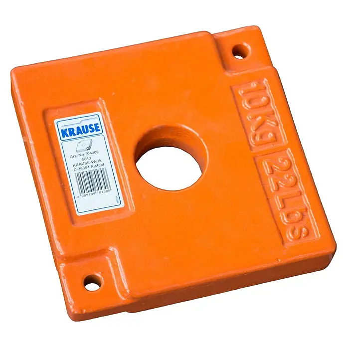 Krause Ballastgewicht - 10 kg - Aufnahme einer orangefarbenen, quadratischen 10kg Krause Basisplatte mit einem Loch in der Mitte und einer Produktkennzeichnung.