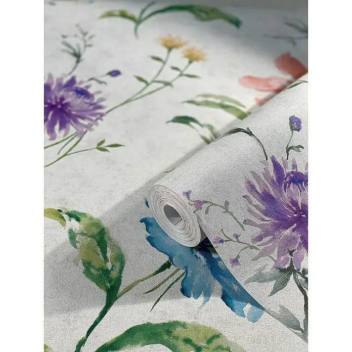 Marburg Shades Vliestapete - Greige, Floral, 10,05 x 0,53 m - Nahaufnahme einer Rolle floral gemusterter Tapete in sanften Farben, die eine elegante und frische Atmosphäre vermittelt.