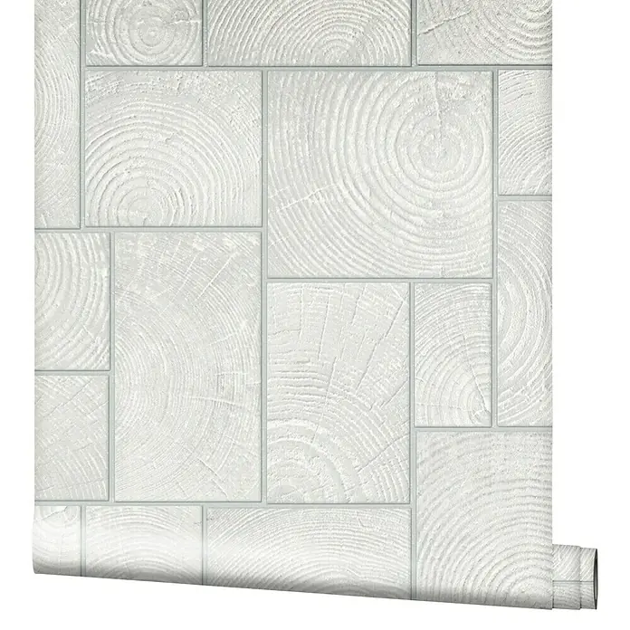 Marburg Natural Opulence Vliestapete - Weiß-Grau, Holzoptik, 10,05 x 0,7 m - Weiße Holzstruktur Tapete mit dekorativen Jahresringen. Die Tapete ist aufgerollt und zeigt das Muster deutlich.