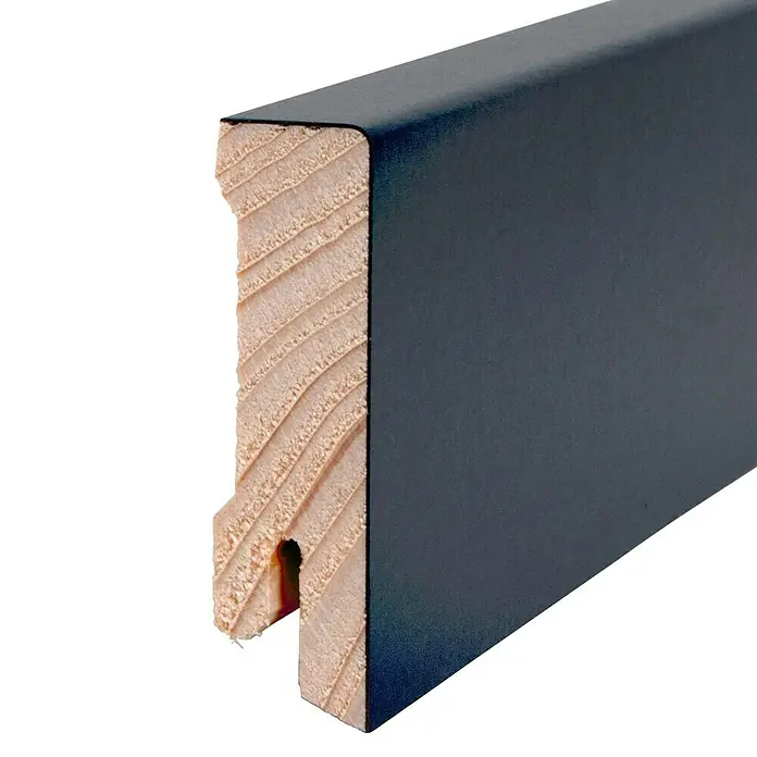 Sockelleiste - 240 cm x 16 mm x 58 mm, Fichte, Anthrazit, Lackiert - Nahaufnahme einer lackierten Holzfußleiste mit einem Profil, das ihre Form und das darunter liegende Holzmuster zeigt.