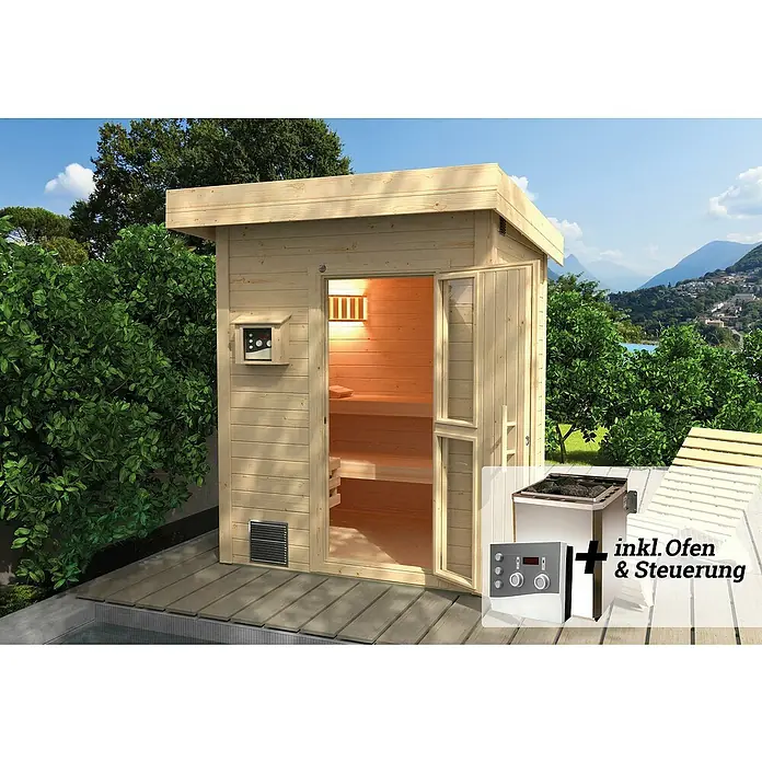 Weka Saunahaus Naantali - Mit 9 kW Bio-Ofen mit externer Steuerung, L x B x H: 186,6 x 186,6 x 253 cm - Das Bild zeigt eine Außensauna aus Holz mit geöffneter Tür und einem Saunaofen mit Steuerung. Die Sauna steht auf einer Holzterrasse.
